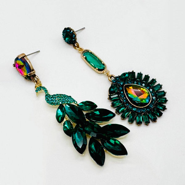 Handgemaakt statement oorbel earrings green peacock handgemaakt door MUZE earrings. Gratis geleverd binnen nederland en belgie.