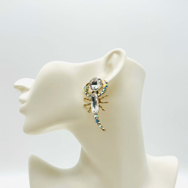 Handgemaakt statement oorbel earrings lobster ab white handgemaakt door MUZE earrings. Gratis geleverd binnen nederland en belgie.