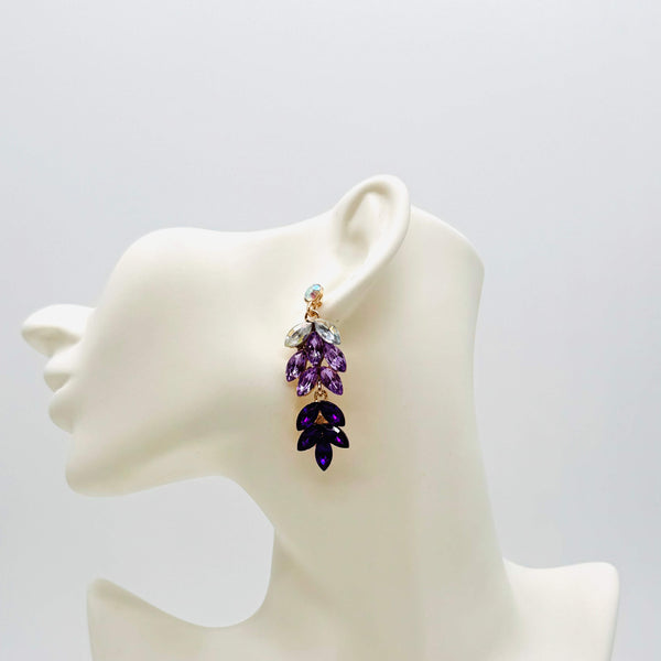 Handgemaakt statement oorbel earrings purple swarovski flower handgemaakt door MUZE earrings. Gratis geleverd binnen nederland en belgie.