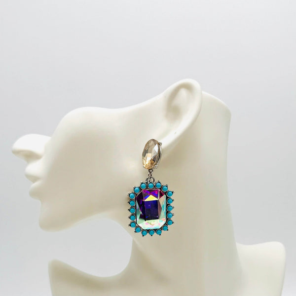 Handgemaakt statement oorbel blue champagne flower handgemaakt door MUZE earrings. Gratis geleverd binnen nederland en belgie.