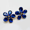 Handgemaakt statement oorbel clips mirrored cobalt flower handgemaakt door MUZE earrings. Gratis geleverd binnen nederland en belgie.