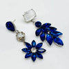 Handgemaakt statement oorbel cobalt blue flower handgemaakt door MUZE earrings. Gratis geleverd binnen nederland en belgie.