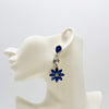 Handgemaakt statement oorbel cobalt blue flower handgemaakt door MUZE earrings. Gratis geleverd binnen nederland en belgie.