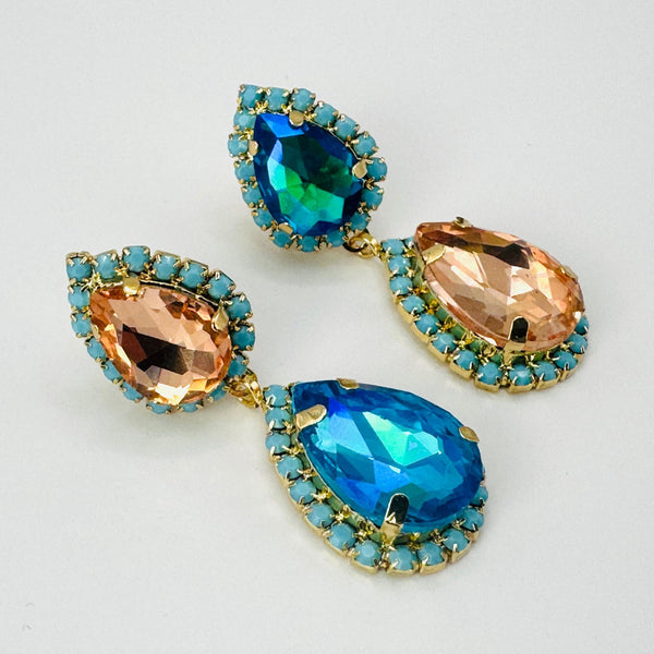 Handgemaakt statement oorbel earrings aqua peach glam handgemaakt door MUZE earrings. Gratis geleverd binnen nederland en belgie.