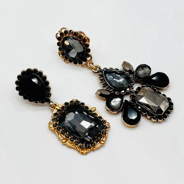 Handgemaakt statement oorbel earrings blooming black grey handgemaakt door MUZE earrings. Gratis geleverd binnen nederland en belgie.