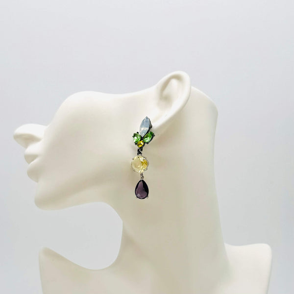 Handgemaakt statement oorbel earrings blooming colors handgemaakt door MUZE earrings. Gratis geleverd binnen nederland en belgie.