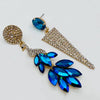 Handgemaakt statement oorbel earrings blue ab peacock handgemaakt door MUZE earrings. Gratis geleverd binnen nederland en belgie.