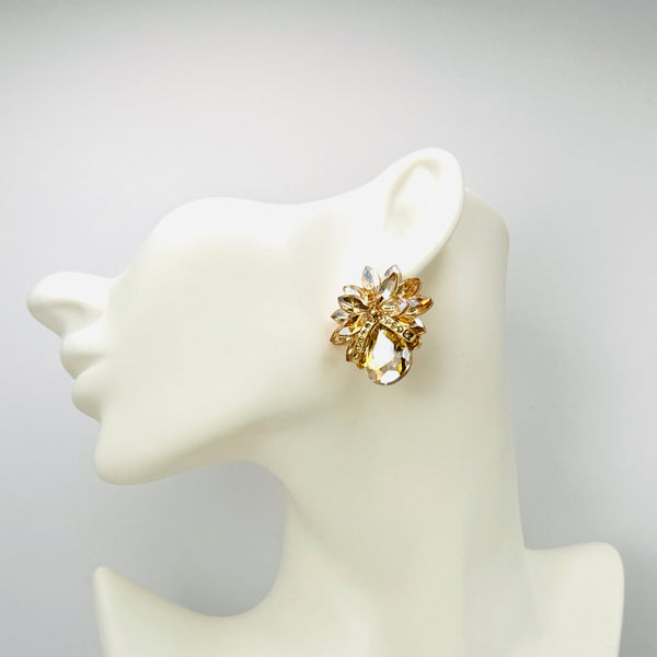 Handgemaakt statement oorbel earrings champagne studs handgemaakt door MUZE earrings. Gratis geleverd binnen nederland en belgie.