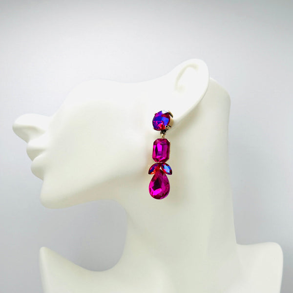 Handgemaakt statement oorbel earrings fuchsia ab glam handgemaakt door MUZE earrings. Gratis geleverd binnen nederland en belgie.