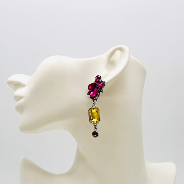 Handgemaakt statement oorbel earrings fuchsia pink handgemaakt door MUZE earrings. Gratis geleverd binnen nederland en belgie.