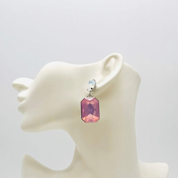 Handgemaakt statement oorbel earrings opal pink dreams handgemaakt door MUZE earrings. Gratis geleverd binnen nederland en belgie.