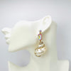 Handgemaakt statement oorbel earrings pearl strass cockle handgemaakt door MUZE earrings. Gratis geleverd binnen nederland en belgie.