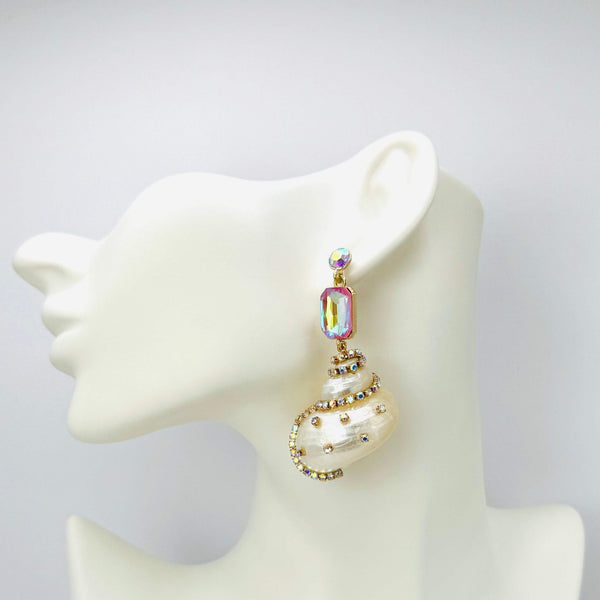 Handgemaakt statement oorbel earrings pearl strass cockle handgemaakt door MUZE earrings. Gratis geleverd binnen nederland en belgie.