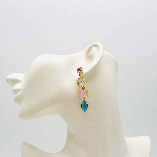 Handgemaakt statement oorbel earrings pink aqua dreams handgemaakt door MUZE earrings. Gratis geleverd binnen nederland en belgie.