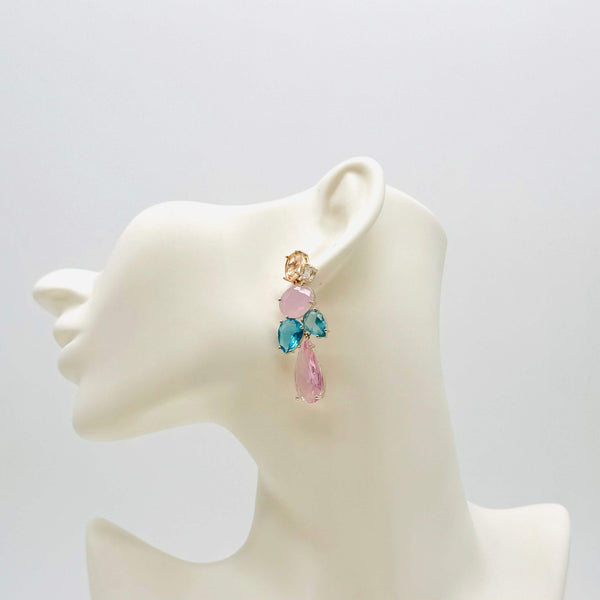Handgemaakt statement oorbel earrings pink aqua dreams handgemaakt door MUZE earrings. Gratis geleverd binnen nederland en belgie.