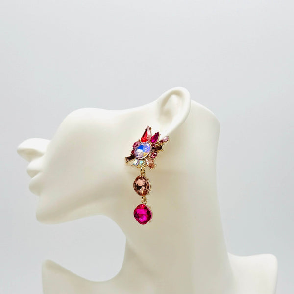Handgemaakt statement oorbel earrings pink fuchsia spring handgemaakt door MUZE earrings. Gratis geleverd binnen nederland en belgie.