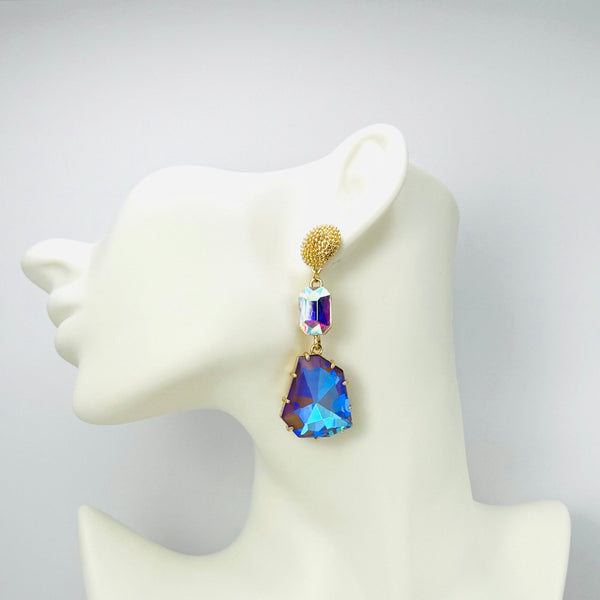 Handgemaakt statement oorbel earrings purple octopus handgemaakt door MUZE earrings. Gratis geleverd binnen nederland en belgie.