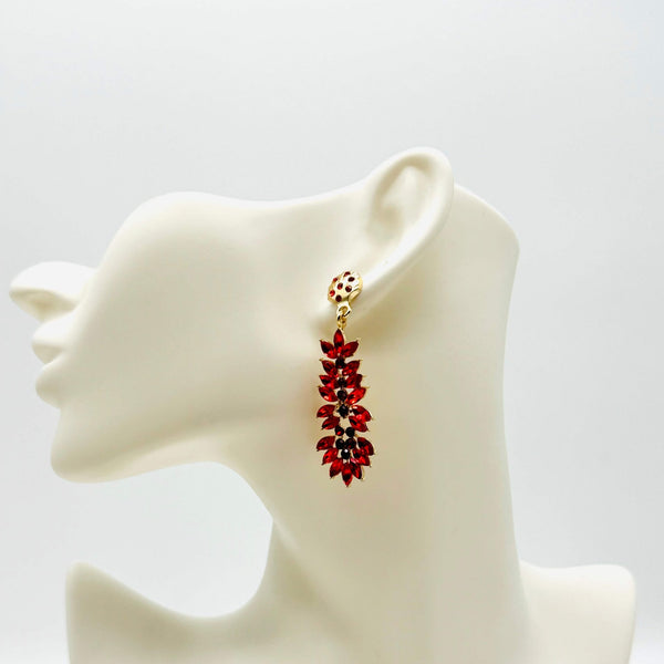 Handgemaakt statement oorbel earrings red strass crab handgemaakt door MUZE earrings. Gratis geleverd binnen nederland en belgie.