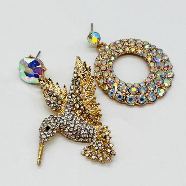 Handgemaakt statement oorbel earrings white ab hummingbird handgemaakt door MUZE earrings. Gratis geleverd binnen nederland en belgie.