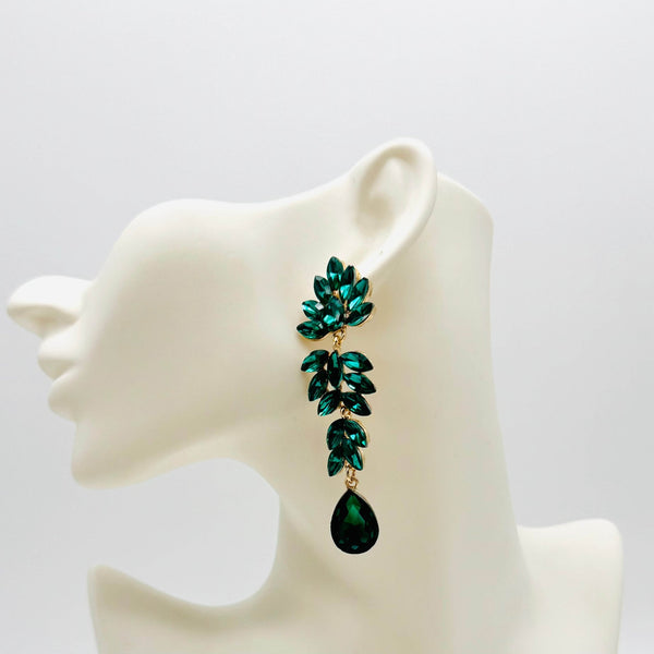 Handgemaakt statement oorbel green swarovski flower gold handgemaakt door MUZE earrings. Gratis geleverd binnen nederland en belgie.