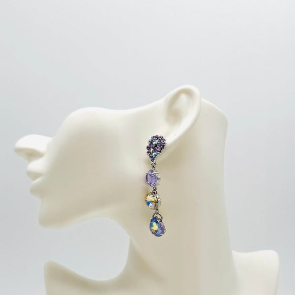 Handgemaakt statement oorbel lilac spring glam handgemaakt door MUZE earrings. Gratis geleverd binnen nederland en belgie.