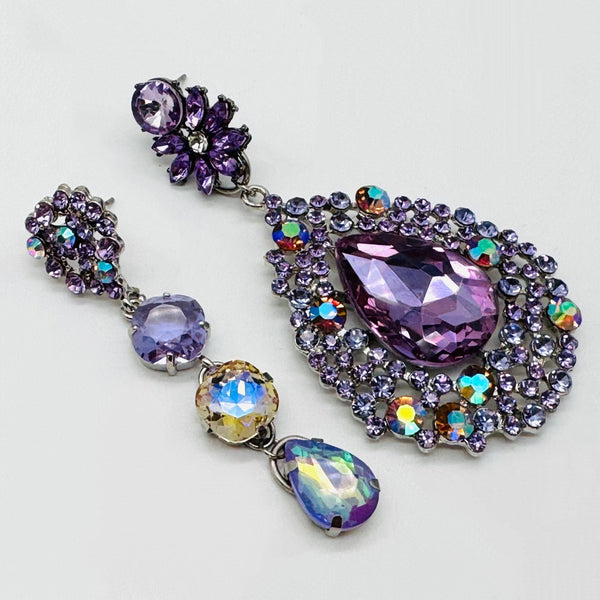 Handgemaakt statement oorbel lilac spring glam handgemaakt door MUZE earrings. Gratis geleverd binnen nederland en belgie.