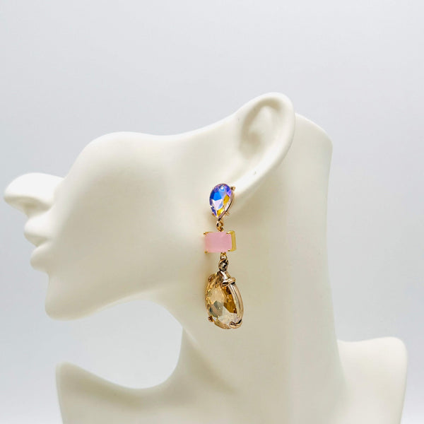 Handgemaakt statement oorbel pink champagne dream handgemaakt door MUZE earrings. Gratis geleverd binnen nederland en belgie.