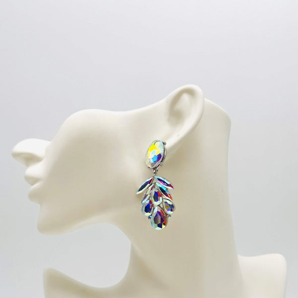 Handgemaakt statement oorbel white ab spring dream handgemaakt door MUZE earrings. Gratis geleverd binnen nederland en belgie.