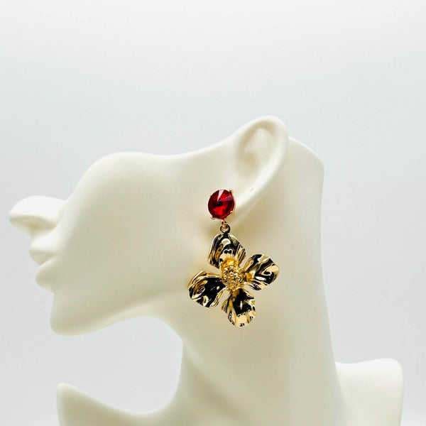 Handgemaakt statement oorbel earrings big red butterfly handgemaakt door MUZE earrings. Gratis geleverd binnen nederland en belgie.