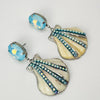 Handgemaakt statement oorbel earrings blue glam shell handgemaakt door MUZE earrings. Gratis geleverd binnen nederland en belgie.