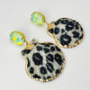 Handgemaakt statement oorbel earrings green leopard shell handgemaakt door MUZE earrings. Gratis geleverd binnen nederland en belgie.