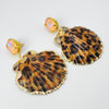 Handgemaakt statement oorbel earrings orange leopard shell handgemaakt door MUZE earrings. Gratis geleverd binnen nederland en belgie.