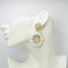 Handgemaakt statement oorbel earrings pearly white jellyfish handgemaakt door MUZE earrings. Gratis geleverd binnen nederland en belgie.