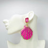 Handgemaakt statement oorbel earrings pink strass cockle handgemaakt door MUZE earrings. Gratis geleverd binnen nederland en belgie.